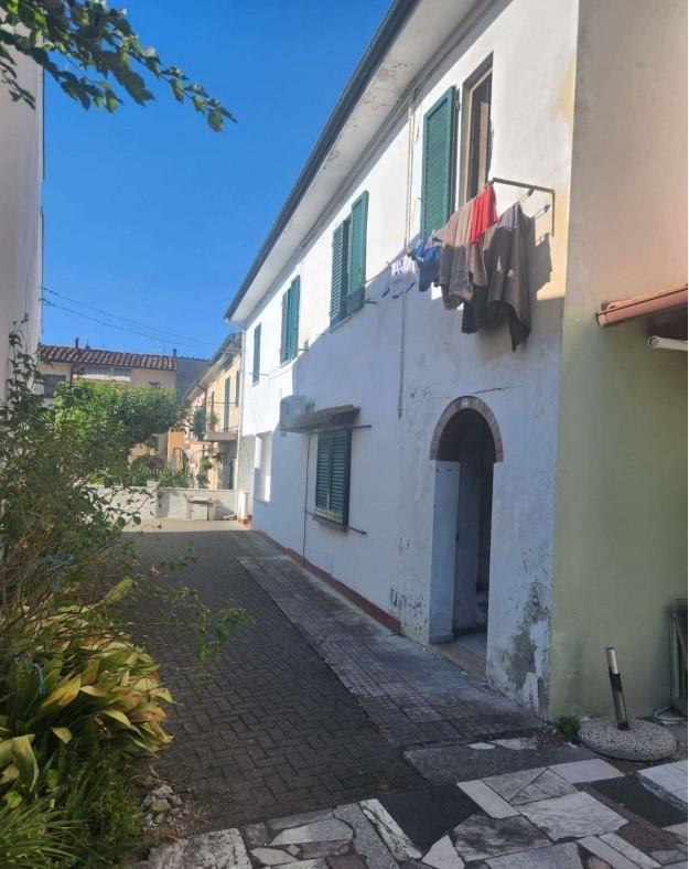 Quadrilocale da ristrutturare, Pontedera la rotta