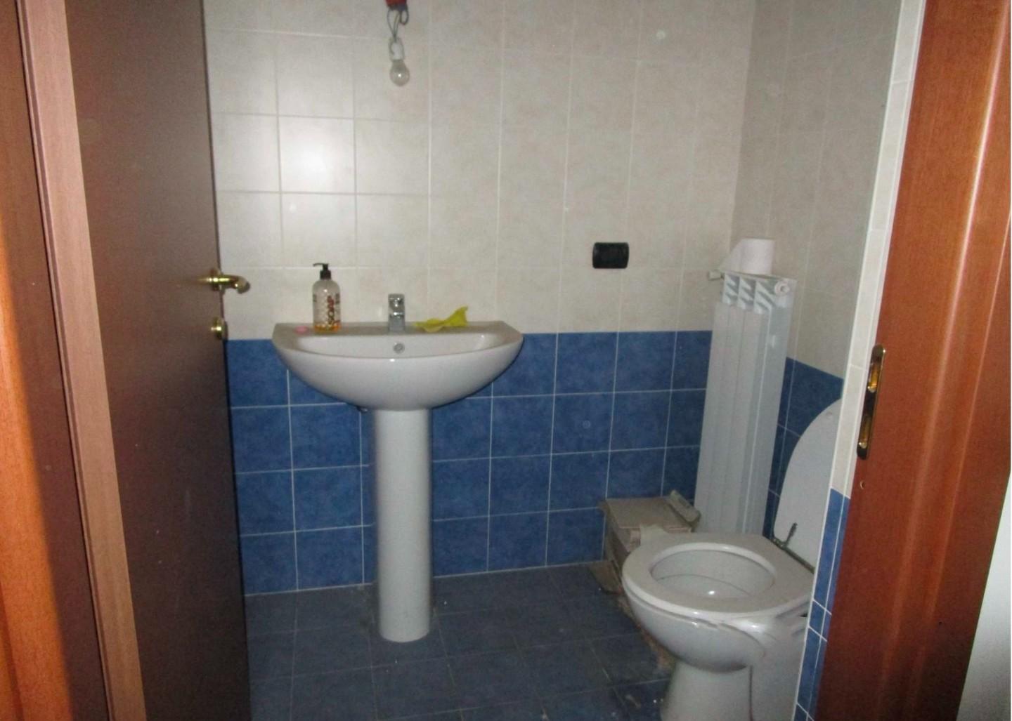 Negozio in vendita a Cologno Monzese