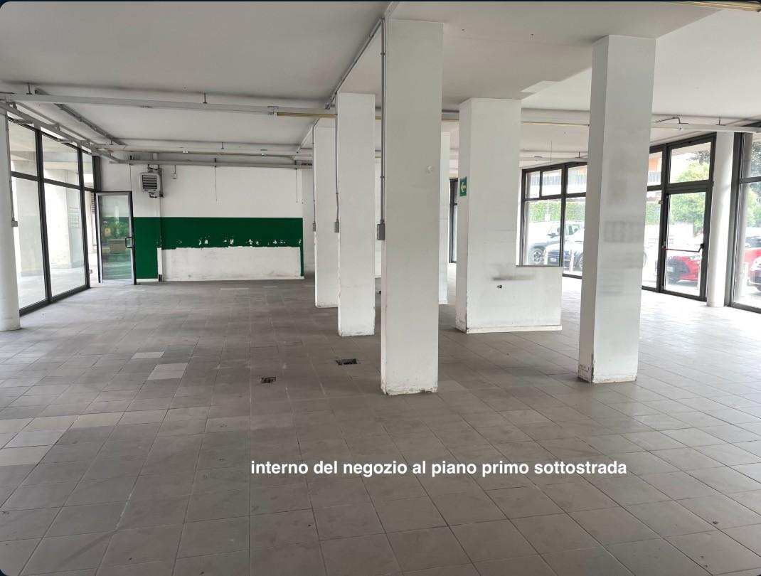 Negozio in vendita a Renate