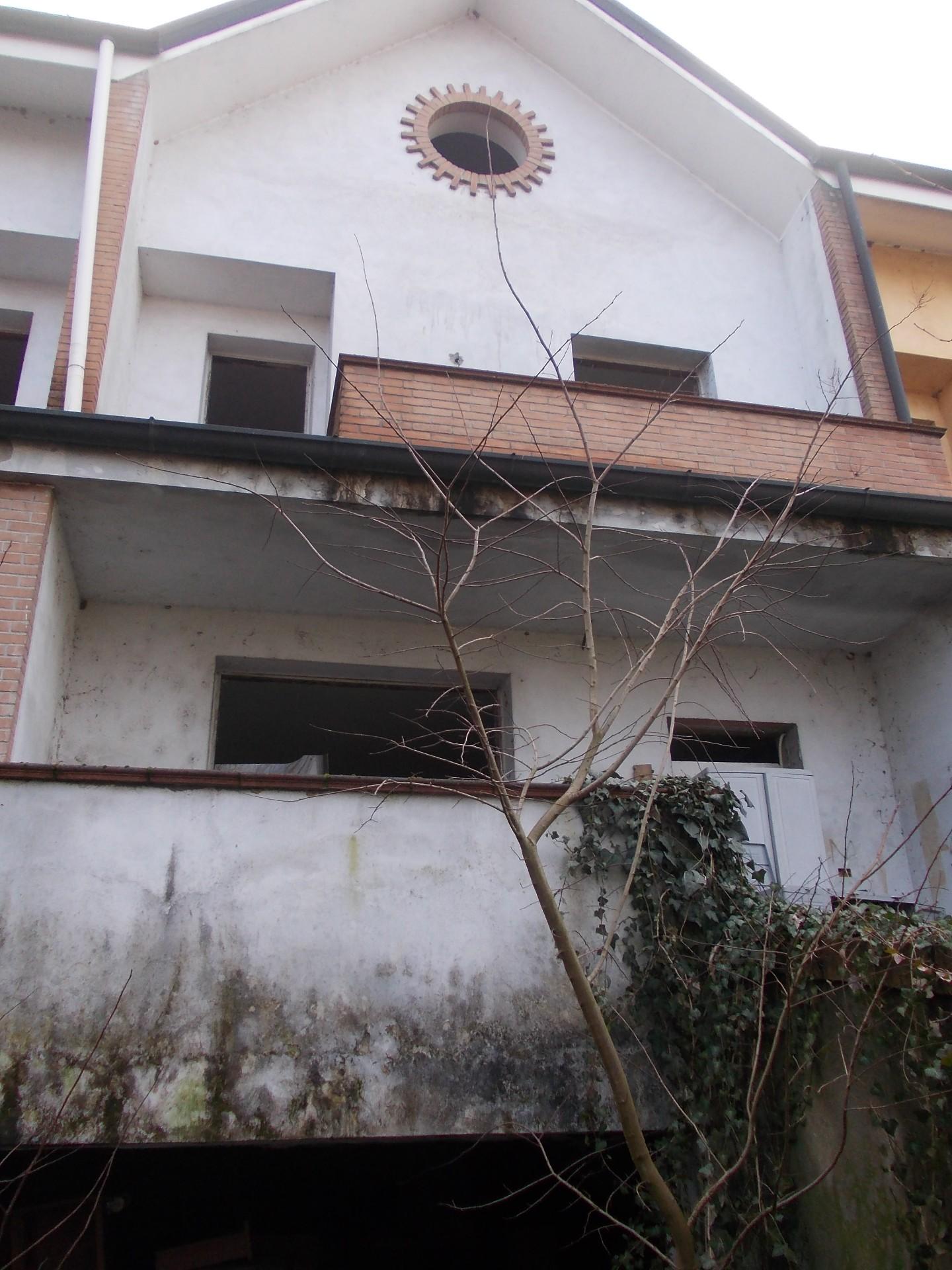 Villa da ristrutturare a Assago