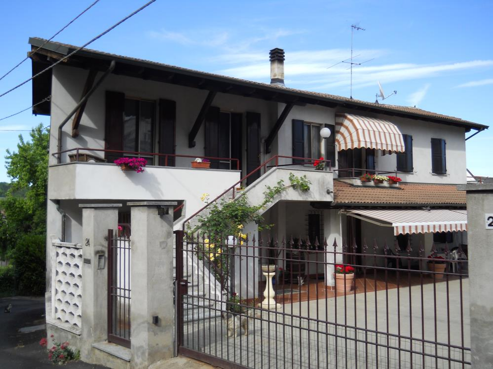 Villa con terrazzo a Castelletto Monferrato