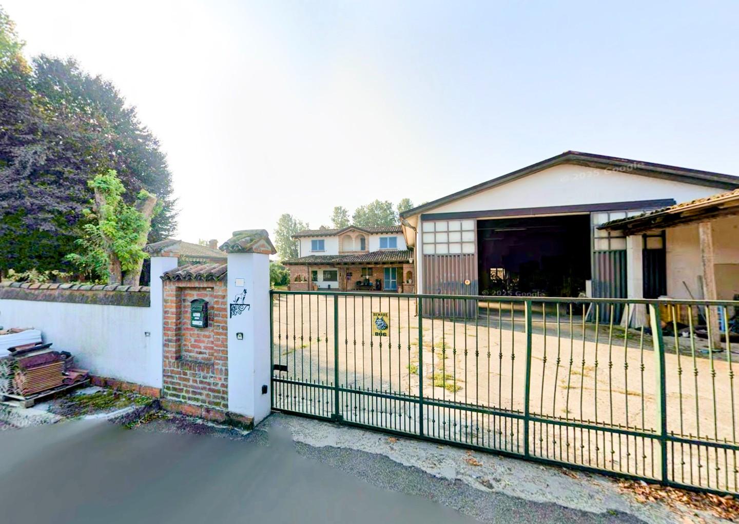 Villa con giardino a Monticelli Pavese