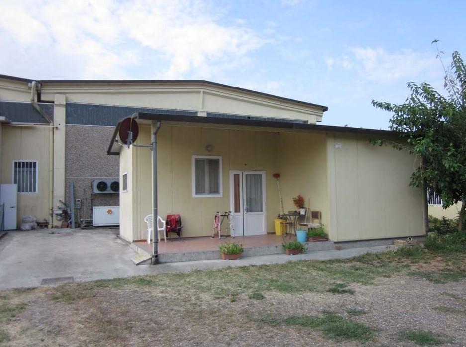Capannone da ristrutturare, Voghera campoferro