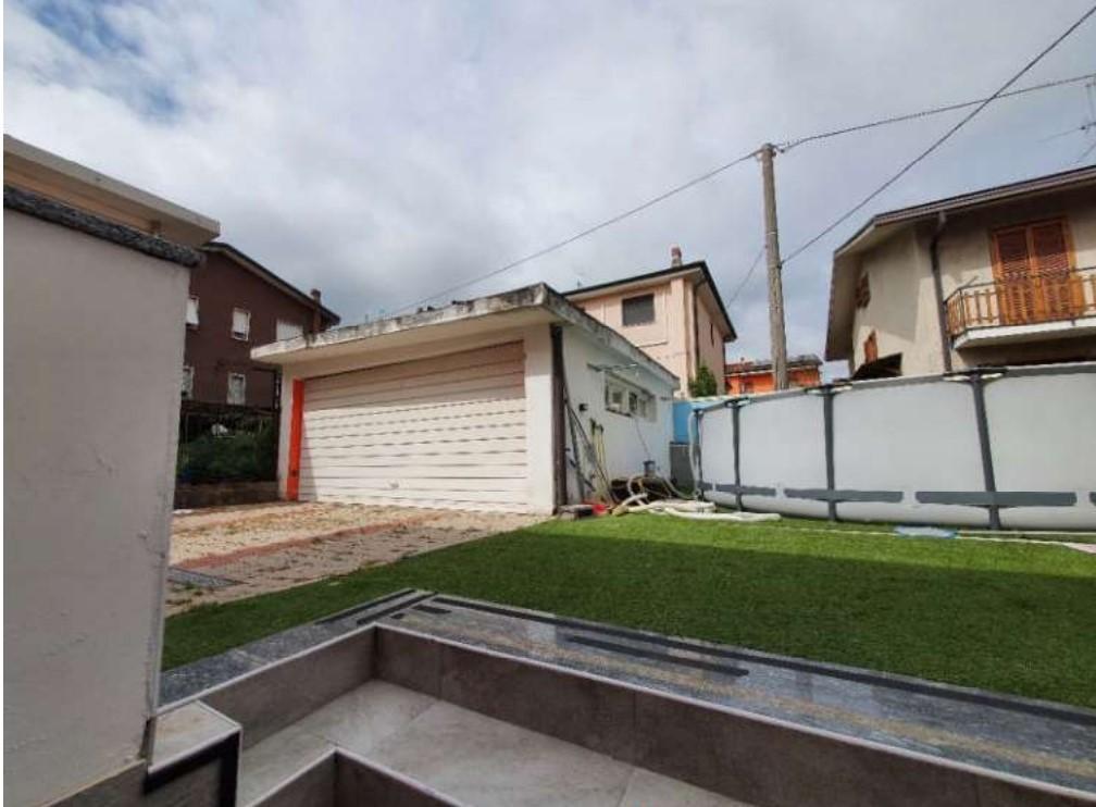 Villa con giardino a Vignate