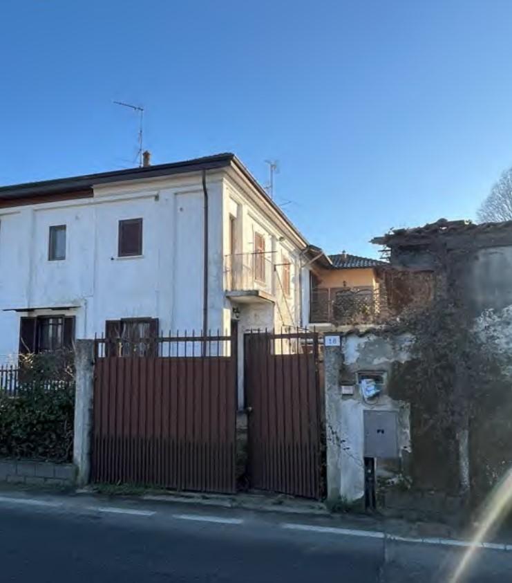 Trilocale da ristrutturare, Gambol� remondo'