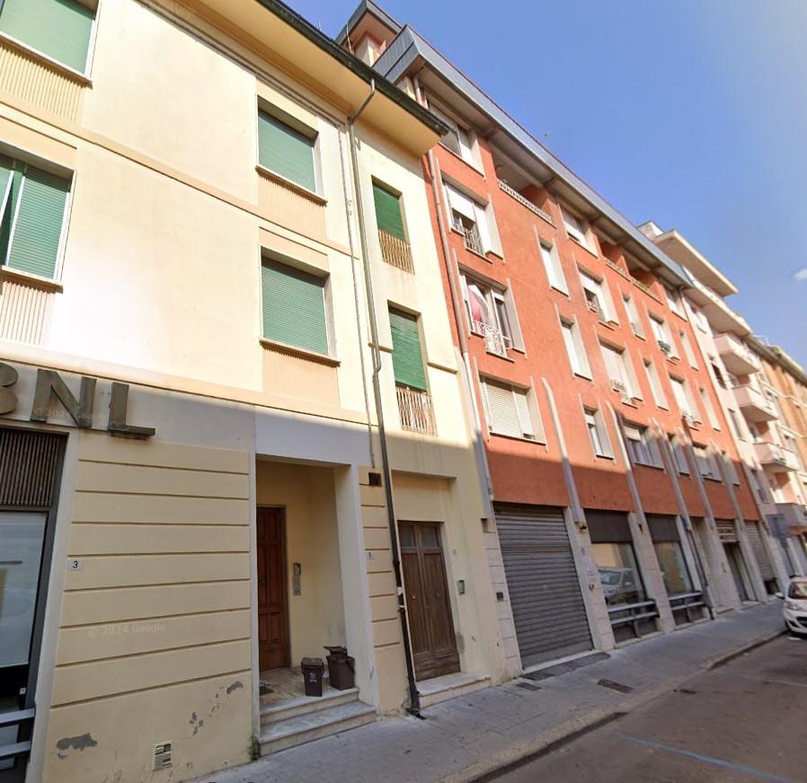 Box/Garage 42mq in vendita a Pontedera