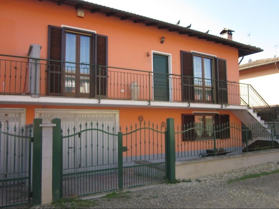 Villa Bifamiliare in vendita a Dorno
