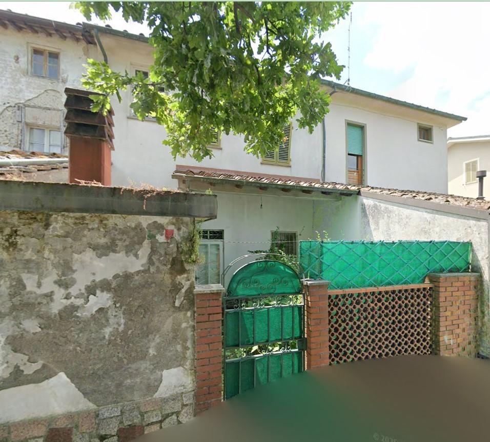 Villa da ristrutturare a Lucca