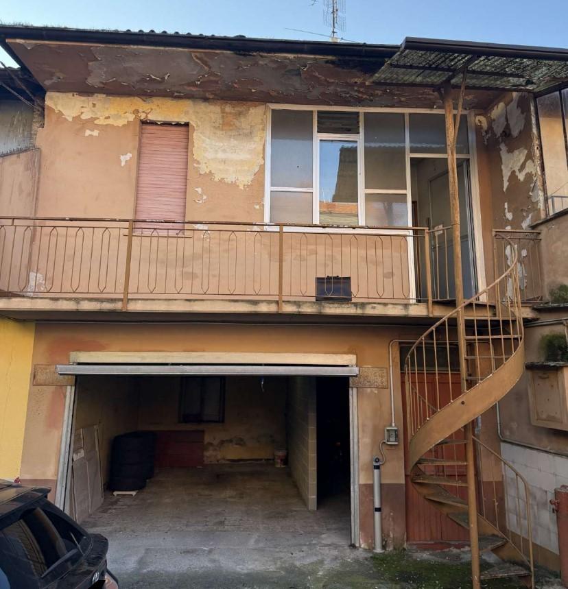 Trilocale da ristrutturare a Terno d'Isola