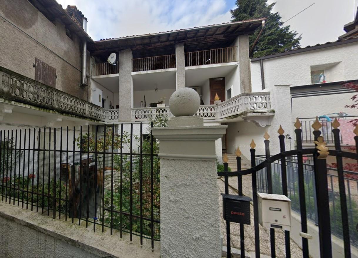 Quadrilocale da ristrutturare a Spinone al Lago