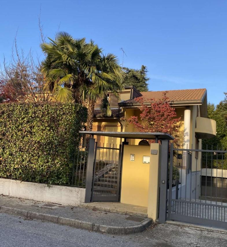 Villa Bifamiliare in vendita a Verano Brianza