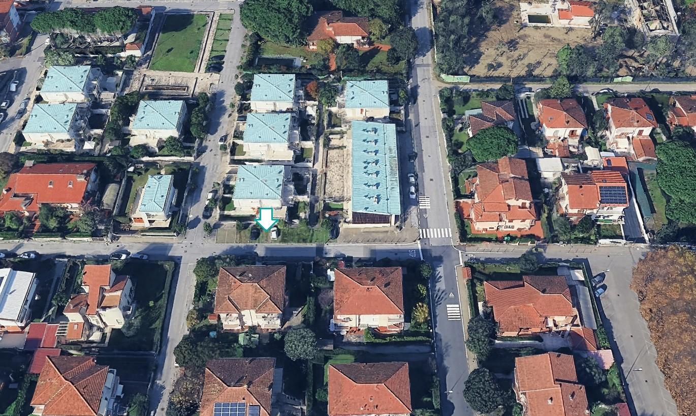 Box/Garage 104mq in vendita a Camaiore