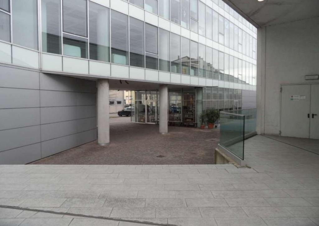 Locale commerciale in vendita a Bergamo