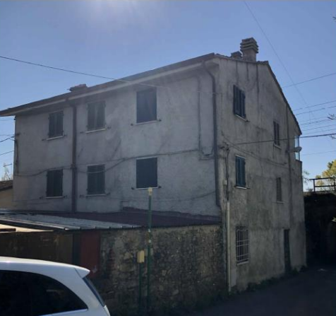 Bilocale da ristrutturare, Carrara battilana