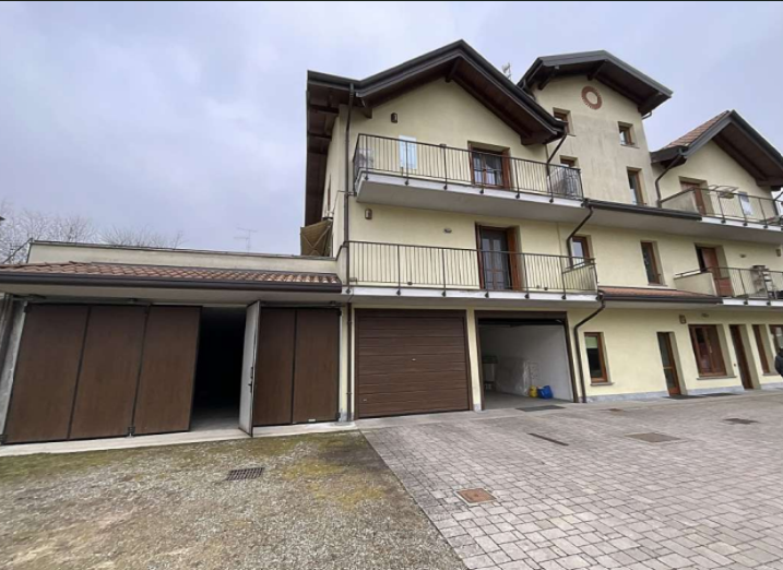 Negozio in vendita a Besnate
