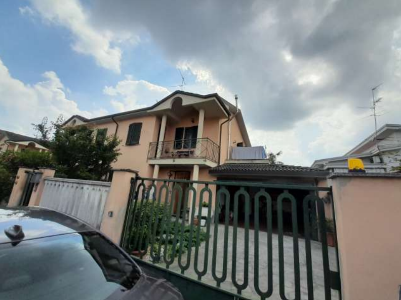 Villa Bifamiliare con giardino a Mortara