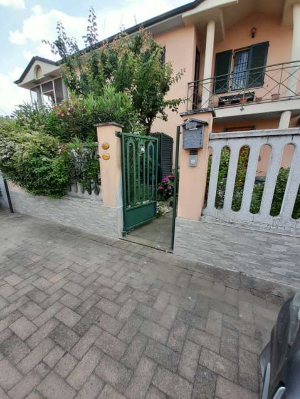 Villa Bifamiliare con giardino a Mortara