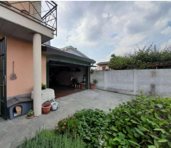 Villa Bifamiliare con giardino a Mortara
