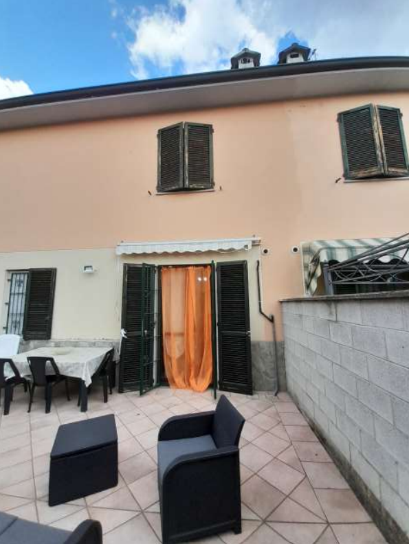 Villa Bifamiliare con giardino a Mortara