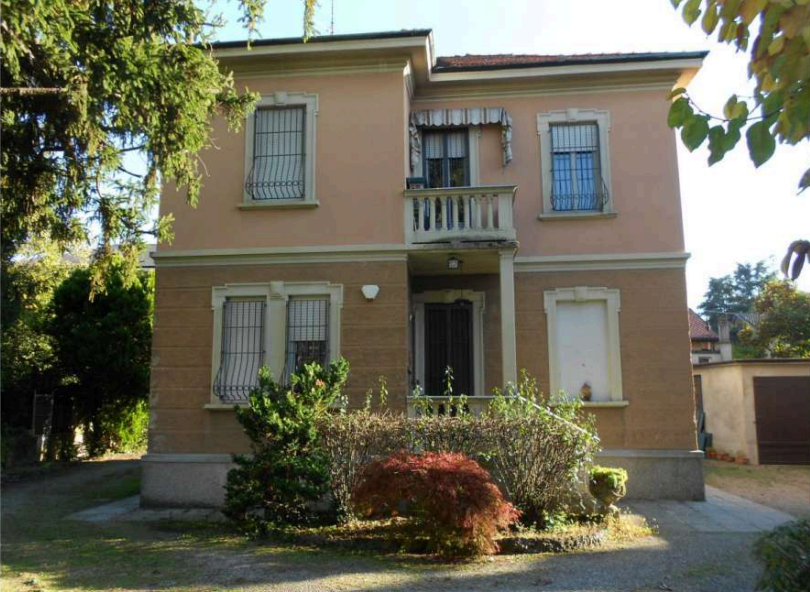 Villa con giardino a Saronno