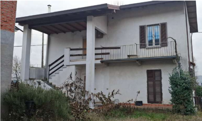 Casa indipendente con giardino a Sesto Calende