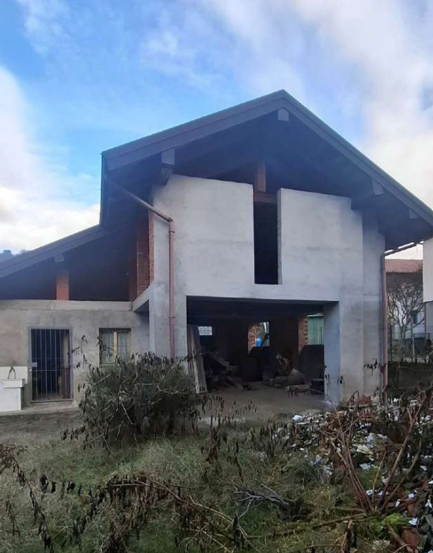 Casa indipendente con giardino a Sesto Calende