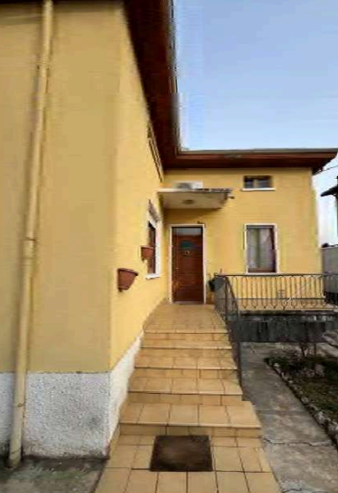 Casa indipendente con giardino a Lonate Pozzolo