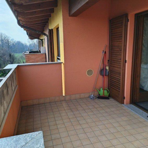 Trilocale con terrazzo a Vermezzo