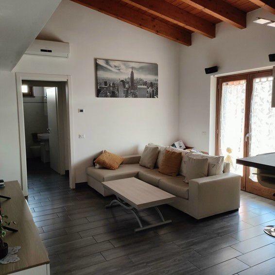 Trilocale con terrazzo a Vermezzo