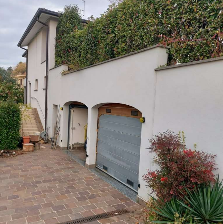 Villa con giardino a Carvico