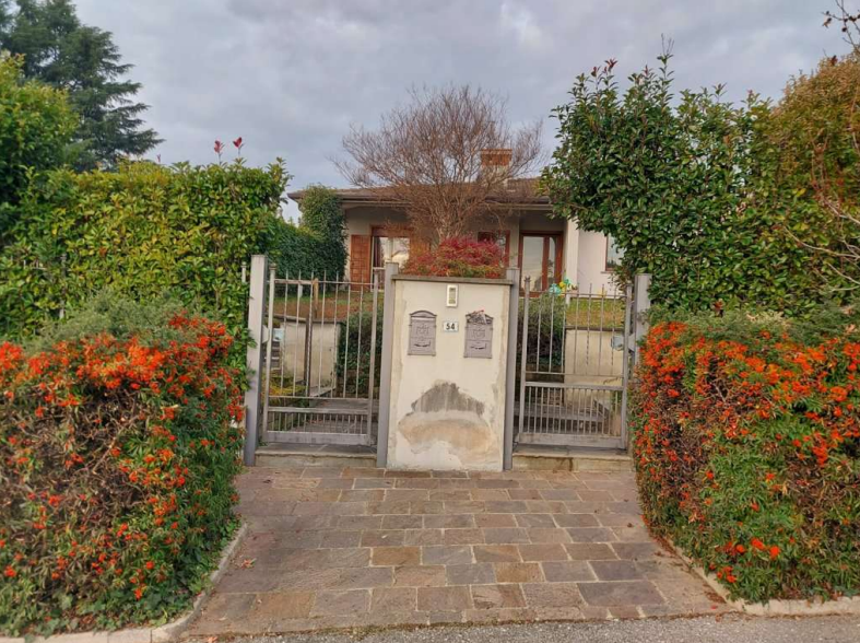 Villa con giardino a Carvico