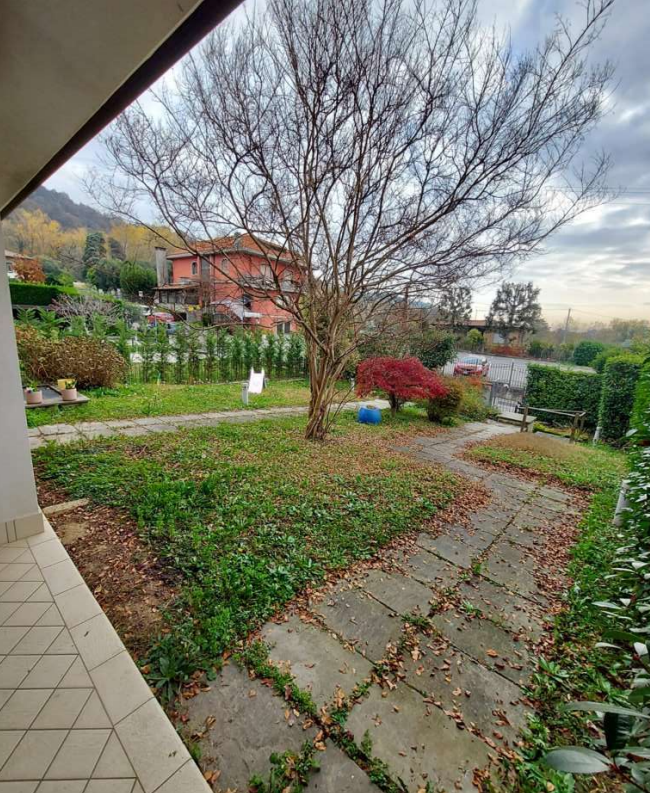 Villa con giardino a Carvico