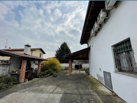 Villa con giardino, Inveruno furato