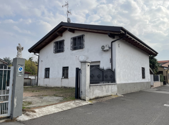 Villa con giardino, Inveruno furato
