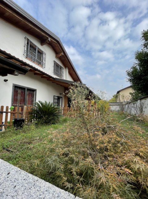 Villa con giardino, Inveruno furato