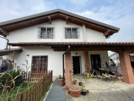 Villa con giardino, Inveruno furato