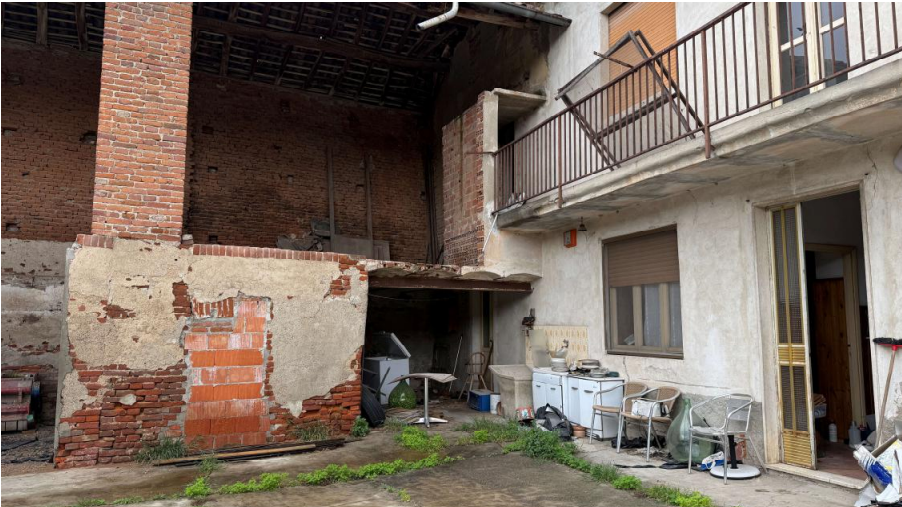 Casa indipendente da ristrutturare a Gambol�