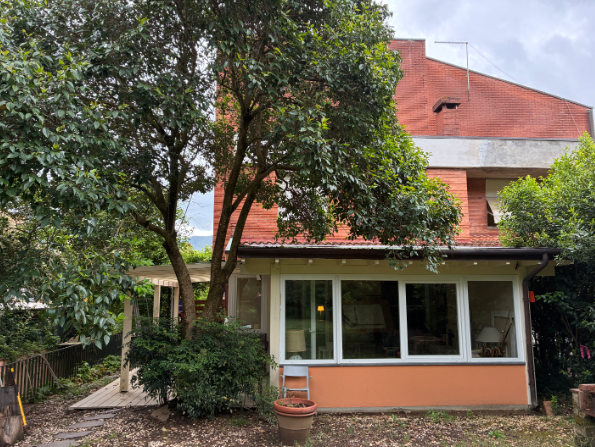Villa Trifamiliari con giardino a Calci