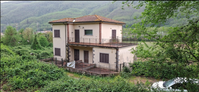Stabile/Palazzo con giardino, Bagni di Lucca fornoli
