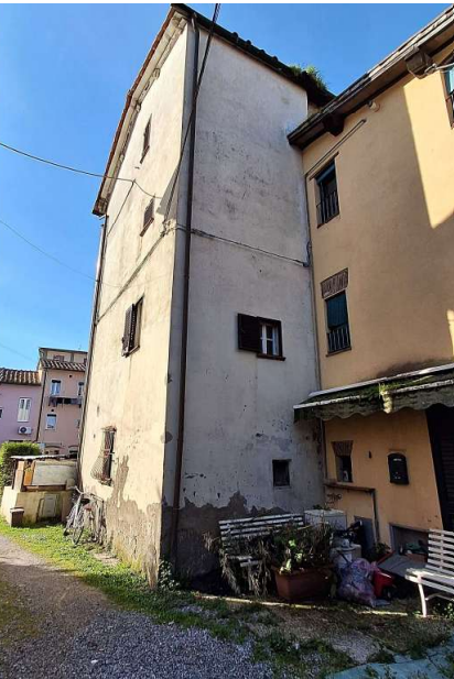 Casa indipendente da ristrutturare, Lucca sant'anna