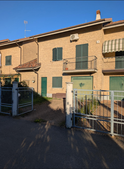 Villa con giardino a Voghera