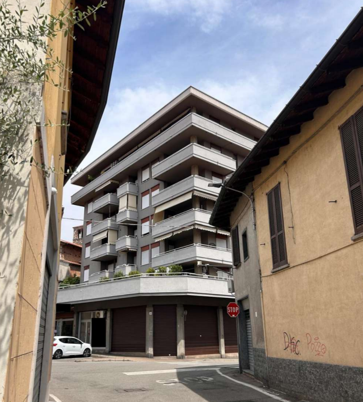 Appartamento con terrazzo a Somma Lombardo
