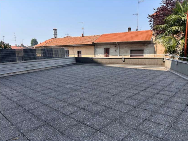 Appartamento con terrazzo a Somma Lombardo
