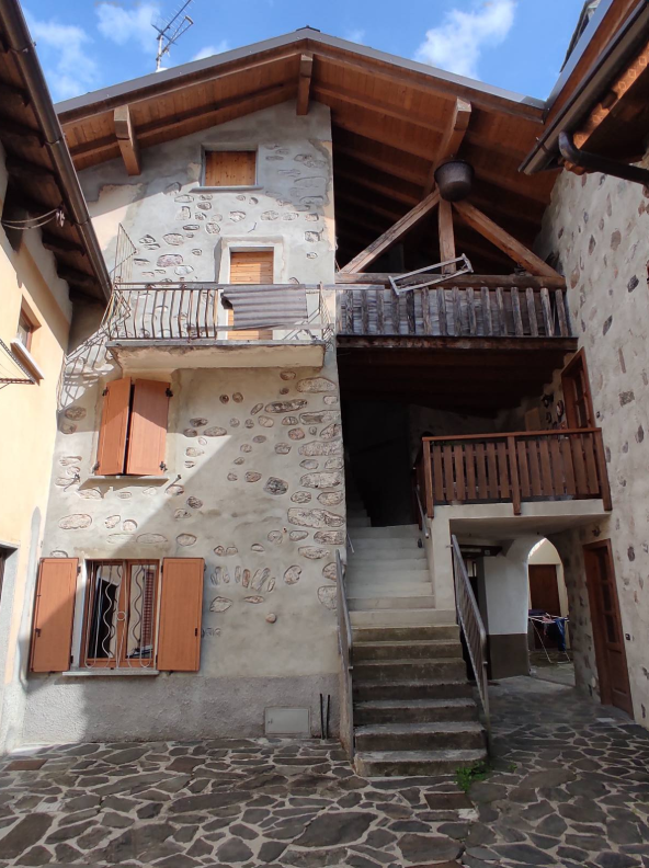 Casa indipendente con terrazzo a Valbondione
