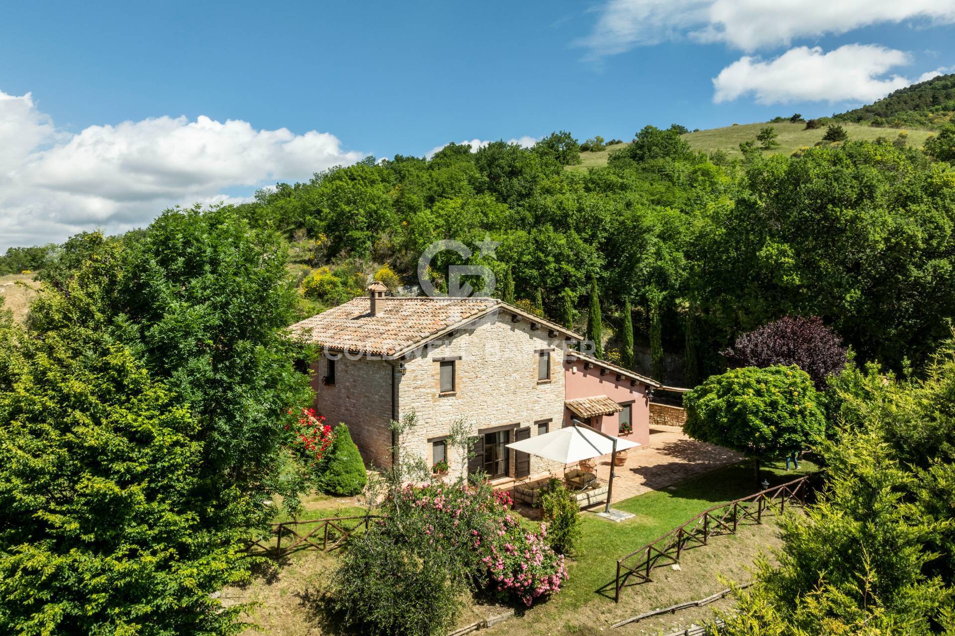 Rustico con terrazzo a Fossato di Vico