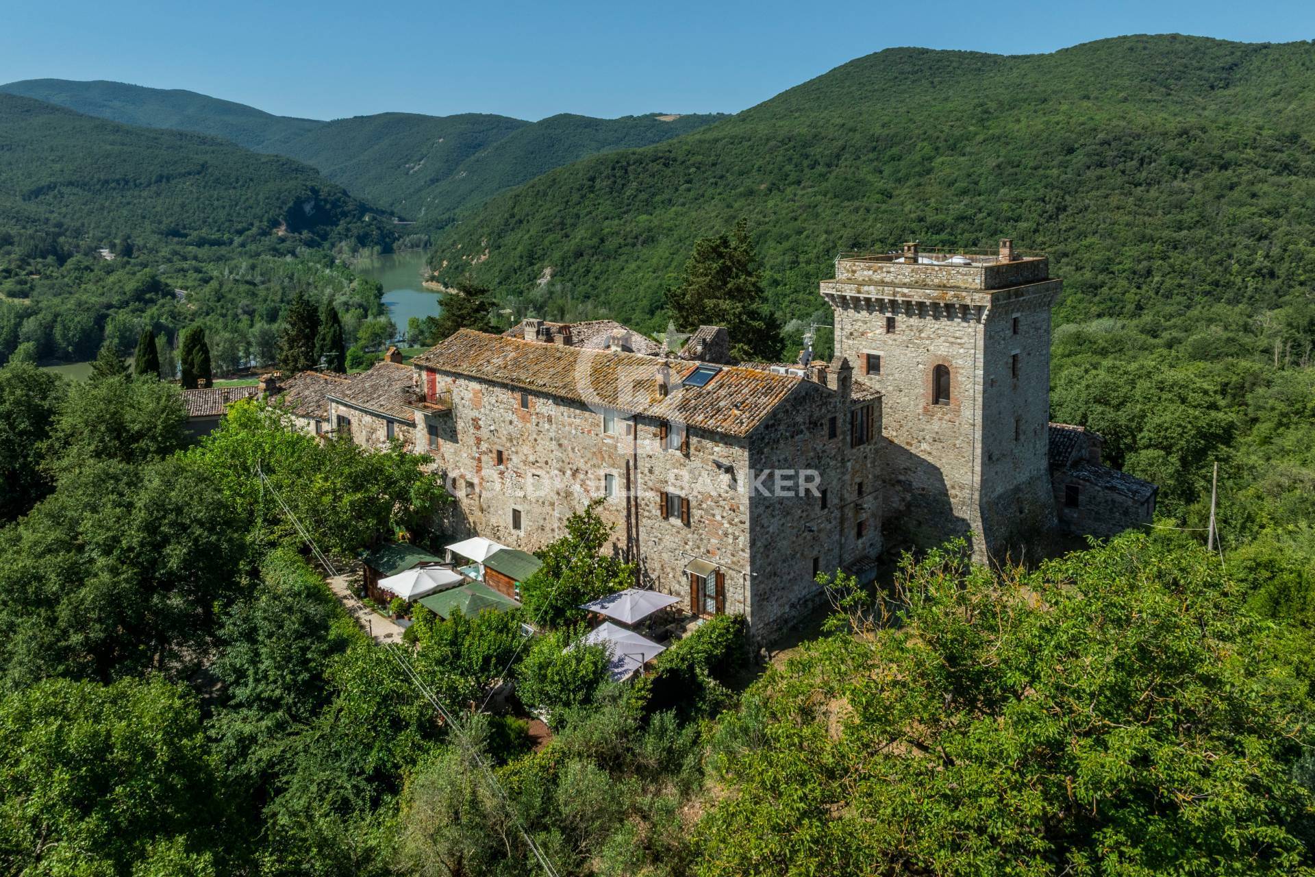 4 o pi locali in vendita a Todi