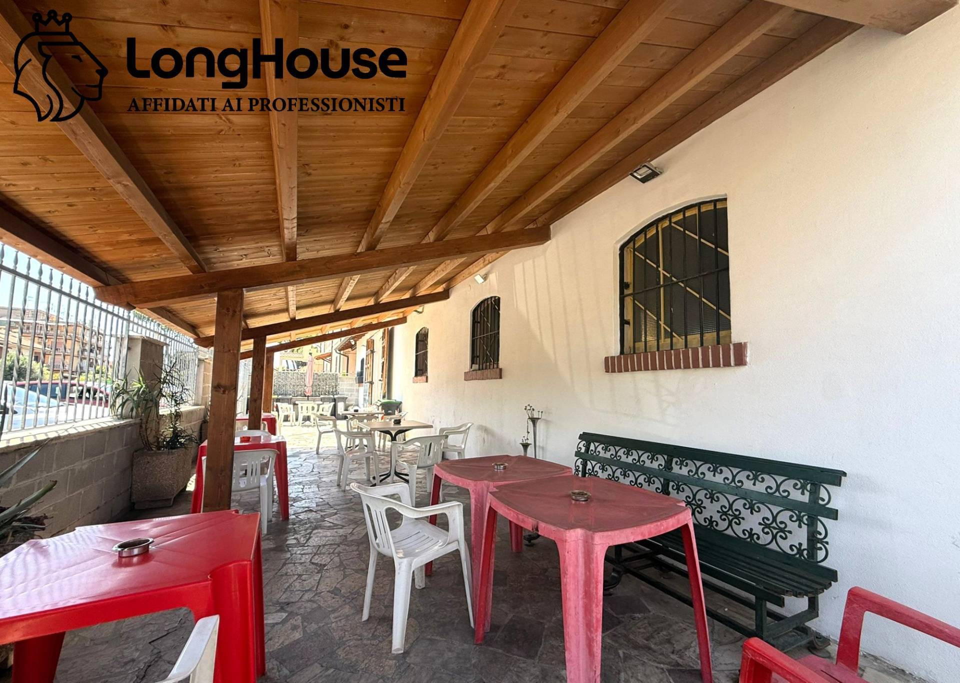 Locale commerciale in vendita a Roma, Due Leoni