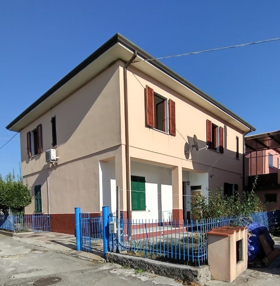 Casa indipendente in vendita in piazza marco tosini 1, Castelnuovo Magra