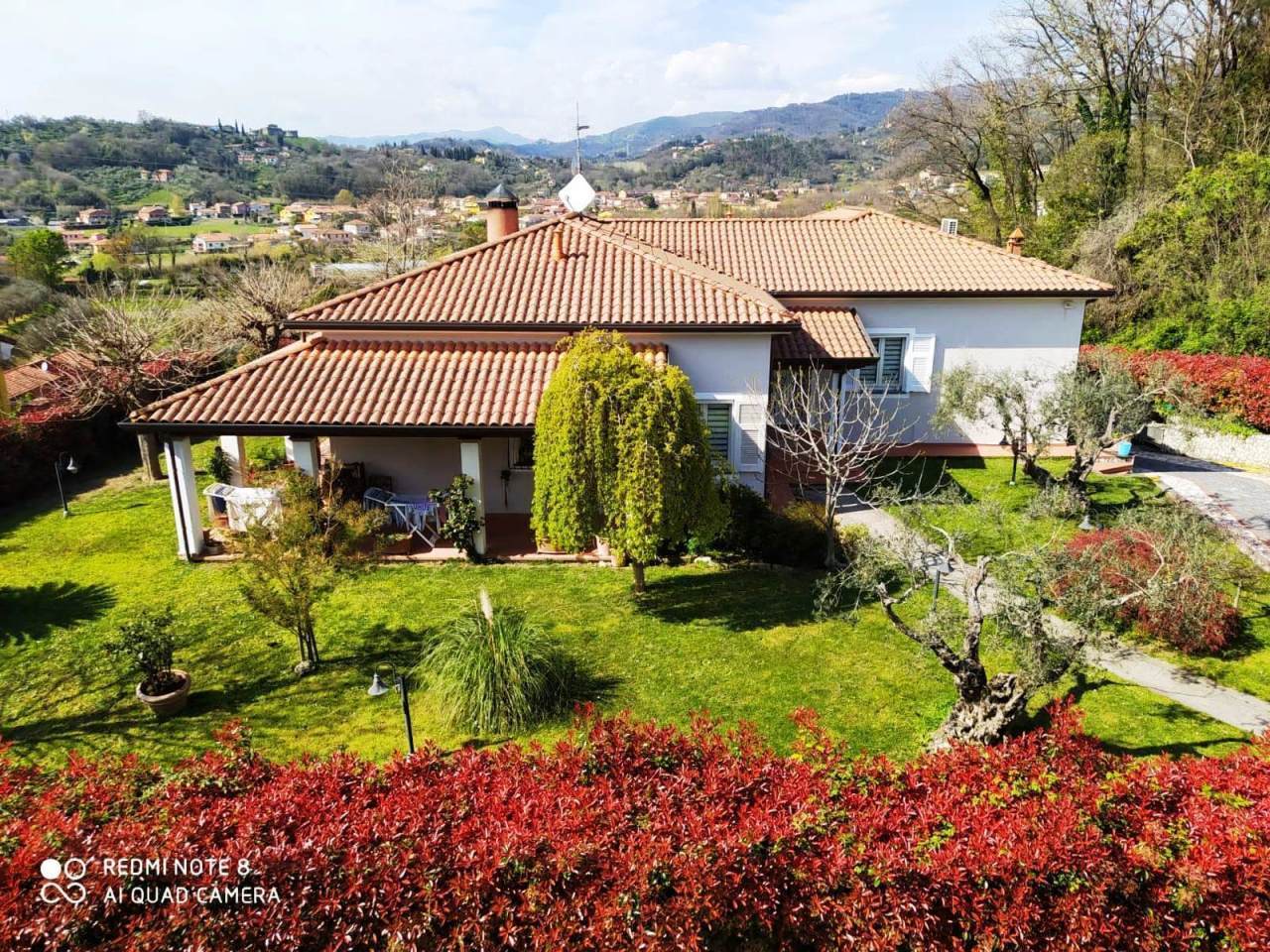 Villa con giardino in via sarzanello, Sarzana