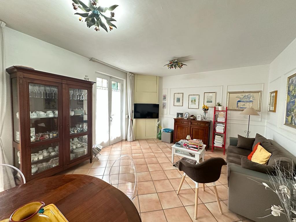 Casa indipendente con giardino in via xxv aprile, Ameglia